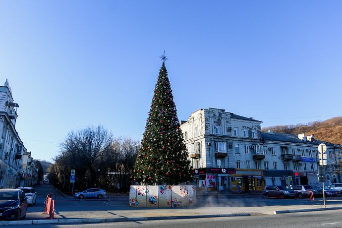 Новогоднее настроение в Находке создают уличные инсталляции