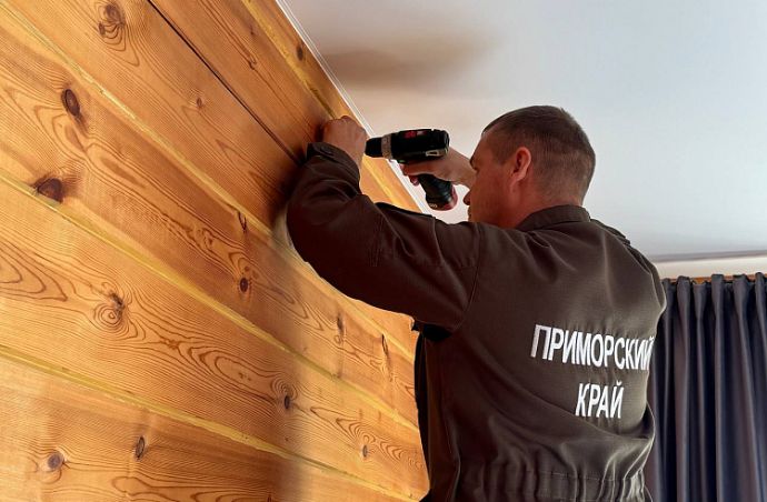 В домах многодетных семей Приморья пожарные устанавливают дымовые датчики