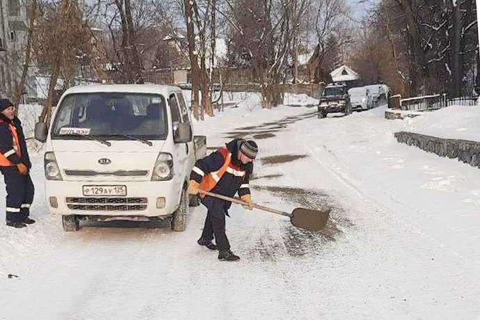 Коммунальные службы Находки работают в круглосуточном режиме после снегопадов...