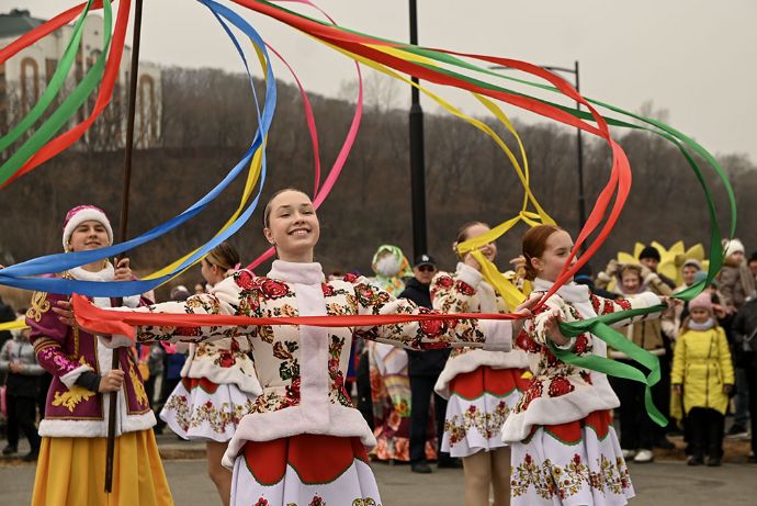 Театрализованные проводы зимы прошли на озере Соленом