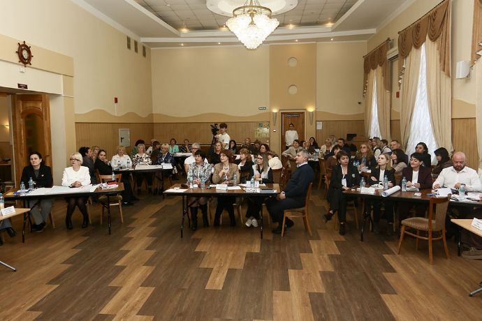 Многодетность и целевое обучение: развитие демографии обсудили в Находке