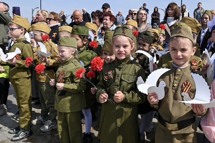 На набережной озера Солёного рассказали «Историю одного солдата»