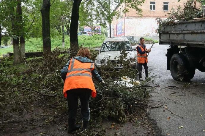 В Находке мобилизованы силы для ликвидации последствий бывшего тайфуна Bavi ...