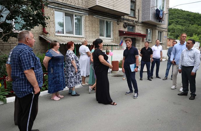 Благодаря инициативным жителям в Находке преображаются дворы